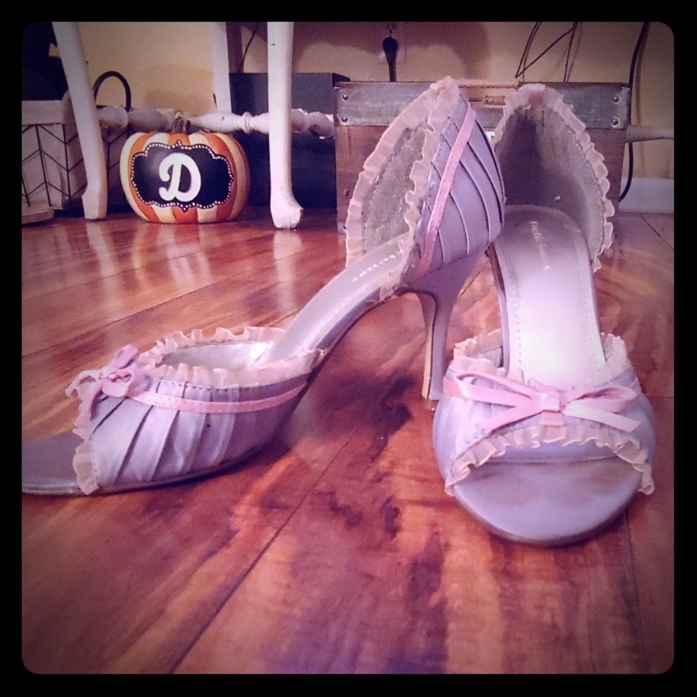 3/$25-Gray and pink open toe heels